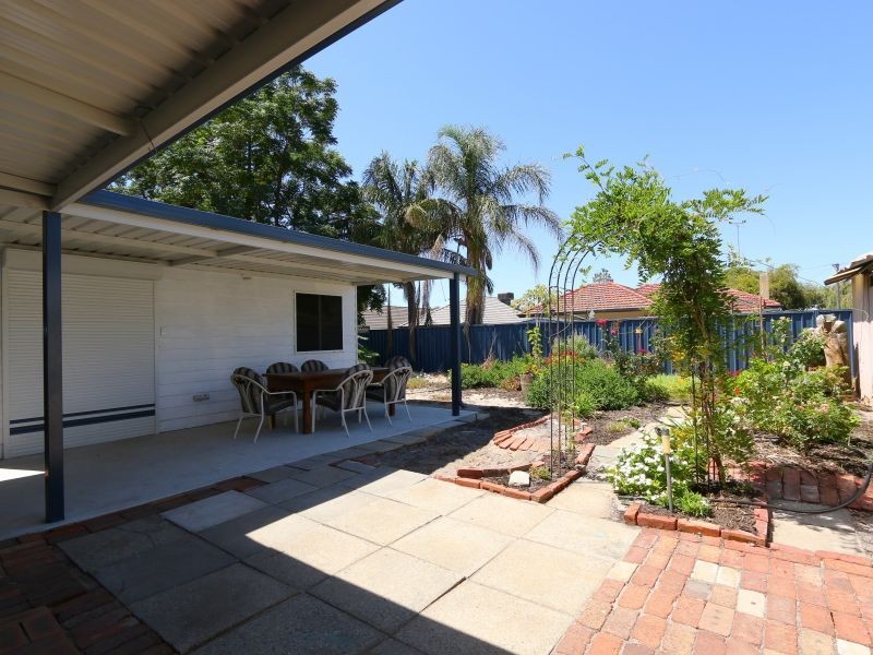 52 Orpington Street, Cloverdale WA 6105