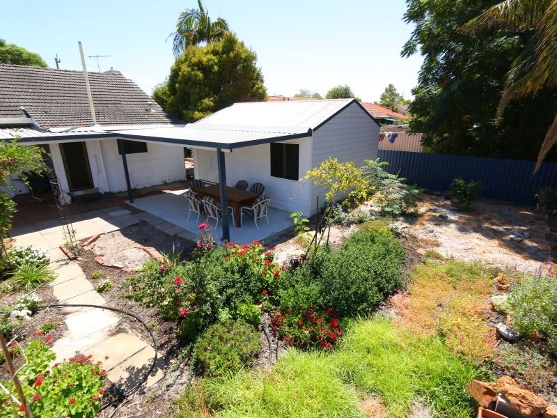 52 Orpington Street, Cloverdale WA 6105