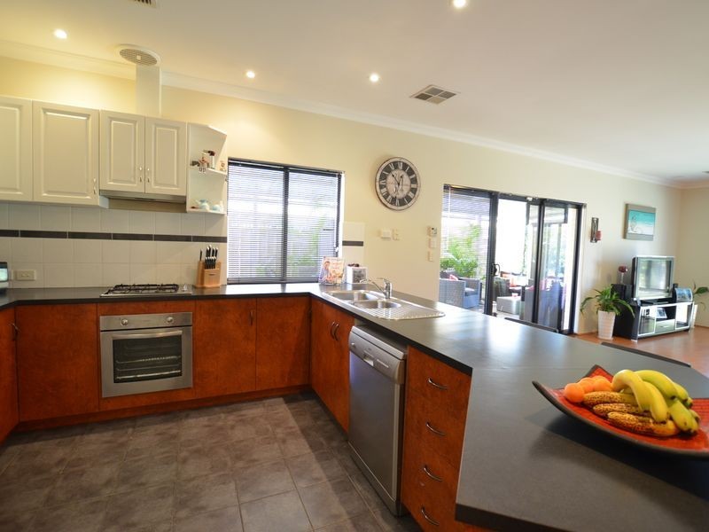 14 Dupont Way, Canning Vale WA 6155