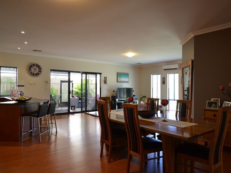 14 Dupont Way, Canning Vale WA 6155