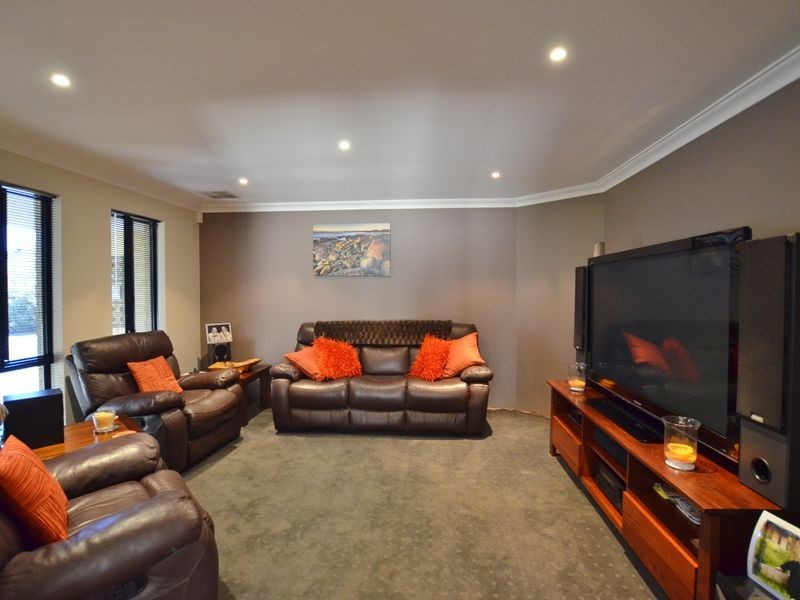 14 Dupont Way, Canning Vale WA 6155