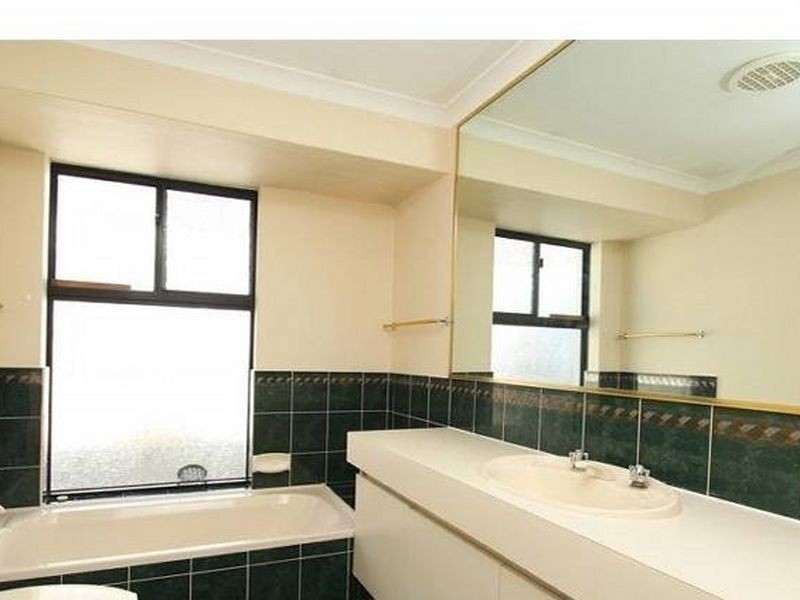 5 Expedition Drive, Thornlie WA 6108