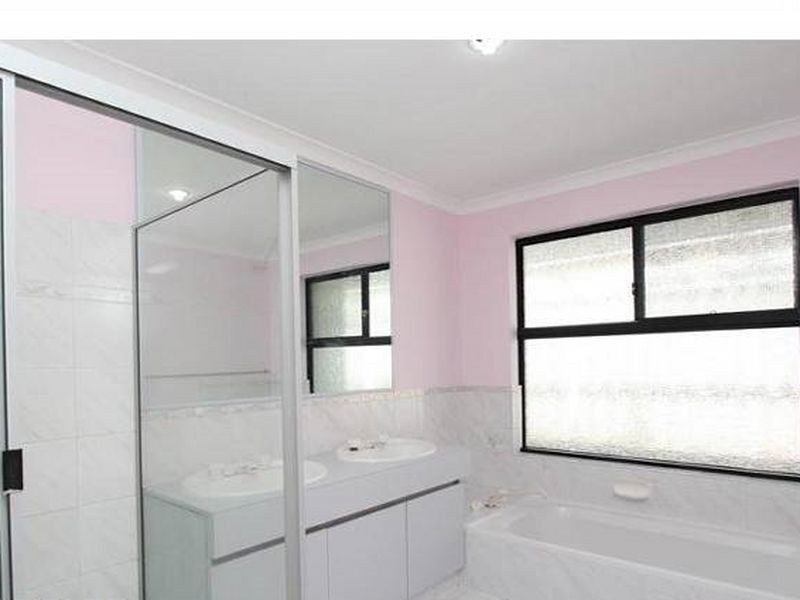 5 Expedition Drive, Thornlie WA 6108