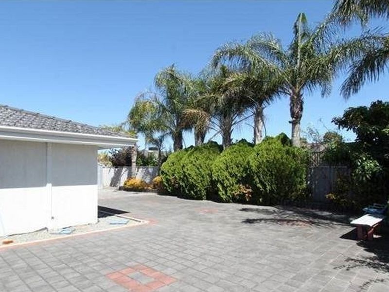 5 Expedition Drive, Thornlie WA 6108