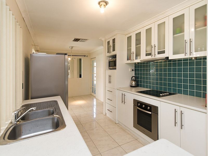 23 Forest Lakes Drive, Thornlie WA 6108