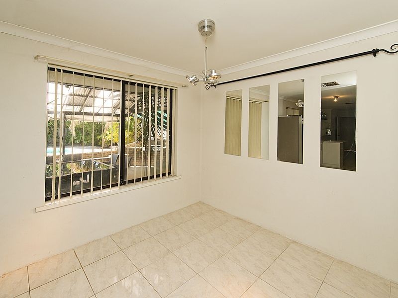 23 Forest Lakes Drive, Thornlie WA 6108