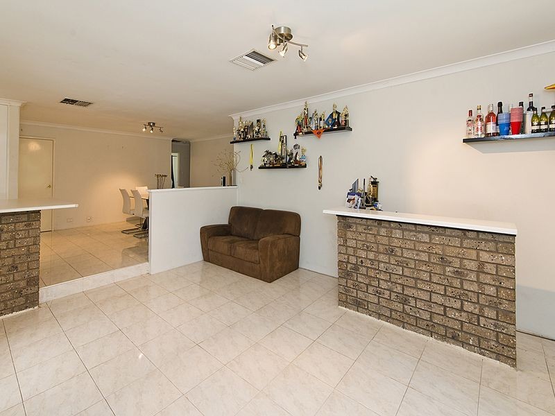 23 Forest Lakes Drive, Thornlie WA 6108