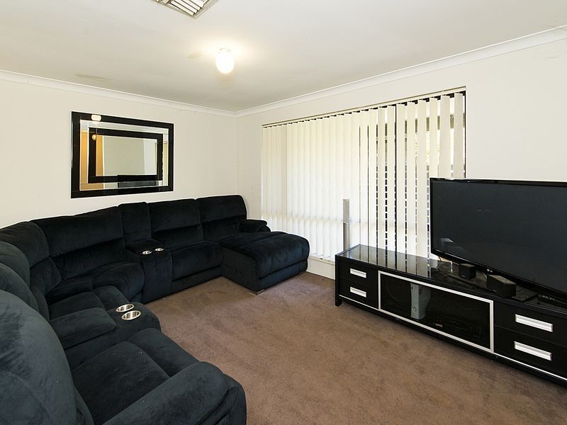 23 Forest Lakes Drive, Thornlie WA 6108