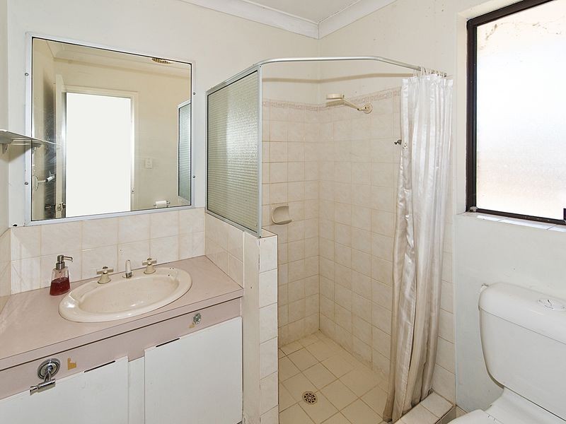 23 Forest Lakes Drive, Thornlie WA 6108