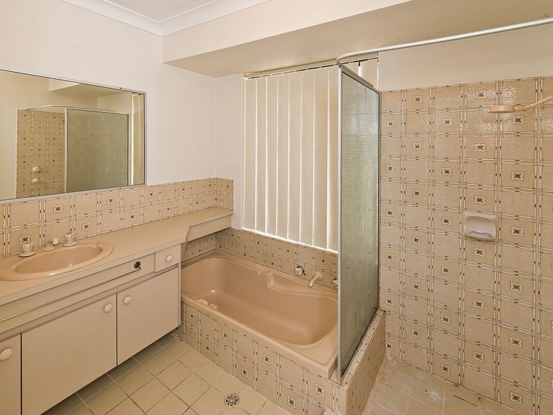 23 Forest Lakes Drive, Thornlie WA 6108