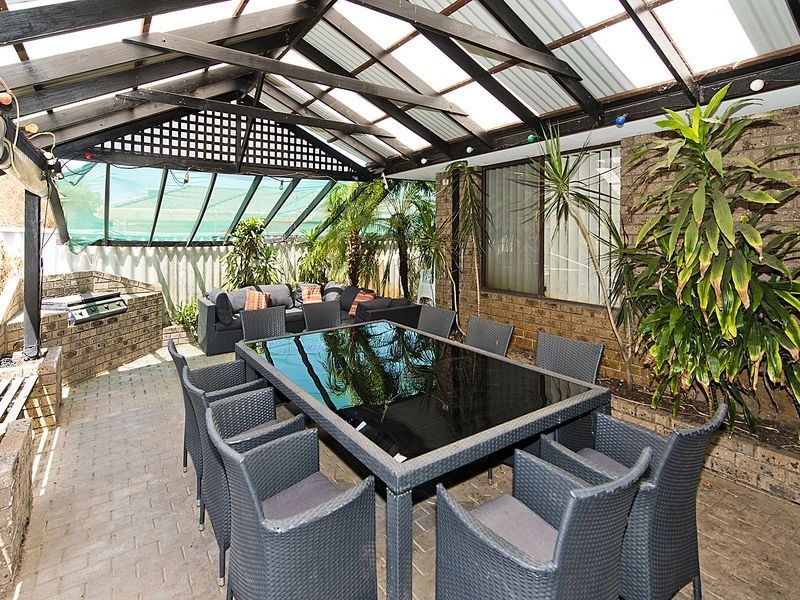 23 Forest Lakes Drive, Thornlie WA 6108