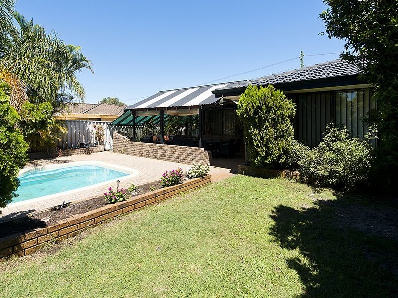 23 Forest Lakes Drive, Thornlie WA 6108