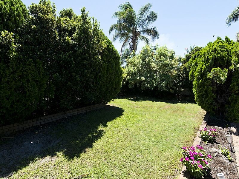 23 Forest Lakes Drive, Thornlie WA 6108