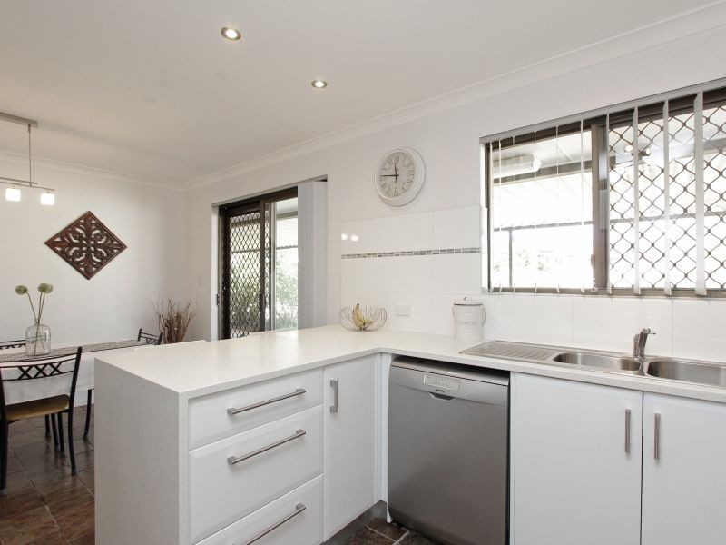 54 Lyrebird Way, Thornlie WA 6108