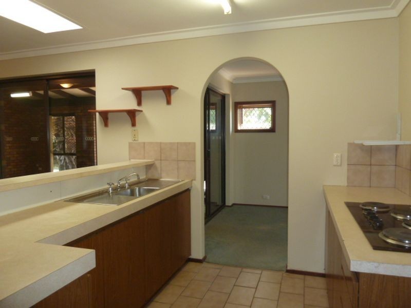 24 Rushbrook Way, Thornlie WA 6108