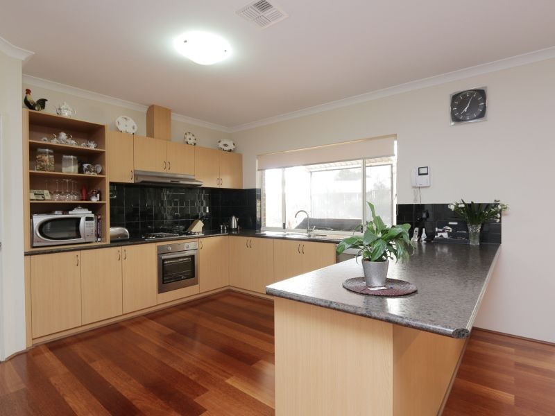 16 Arania Place, Bedfordale WA 6112