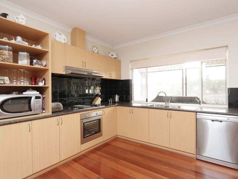 16 Arania Place, Bedfordale WA 6112