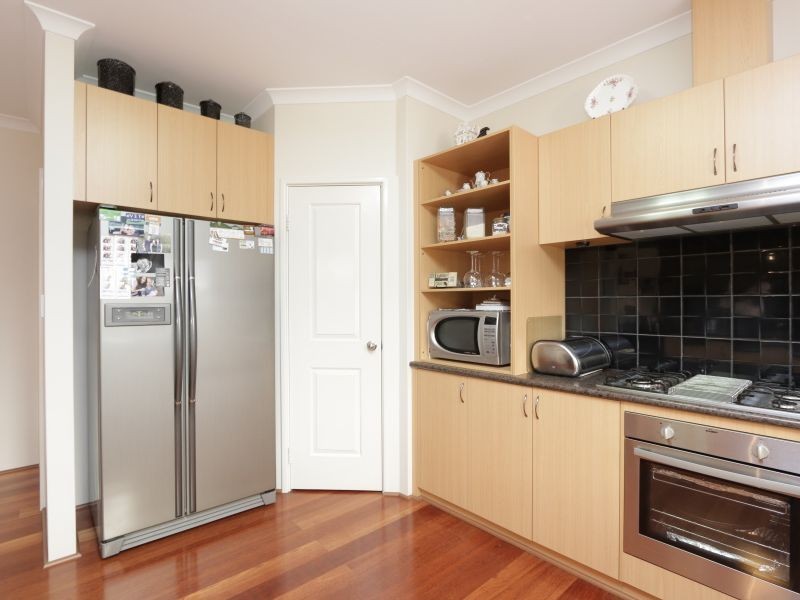 16 Arania Place, Bedfordale WA 6112