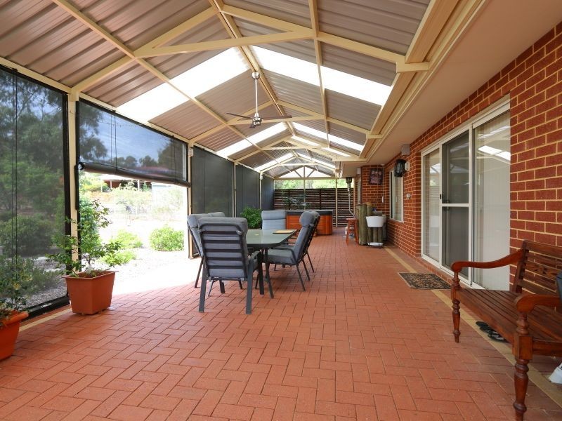 16 Arania Place, Bedfordale WA 6112