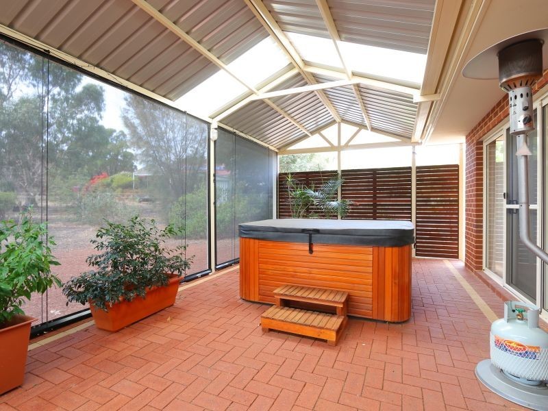 16 Arania Place, Bedfordale WA 6112