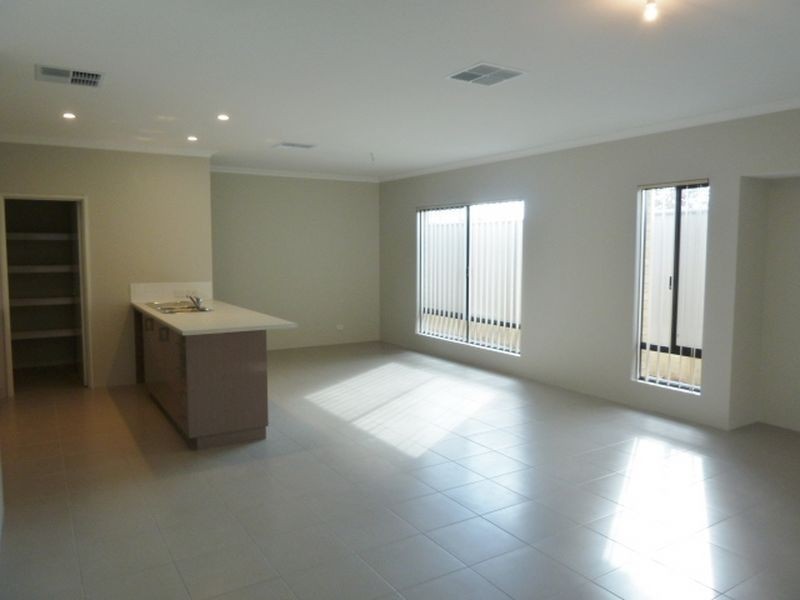 107 Towncentre Drive, Thornlie WA 6108