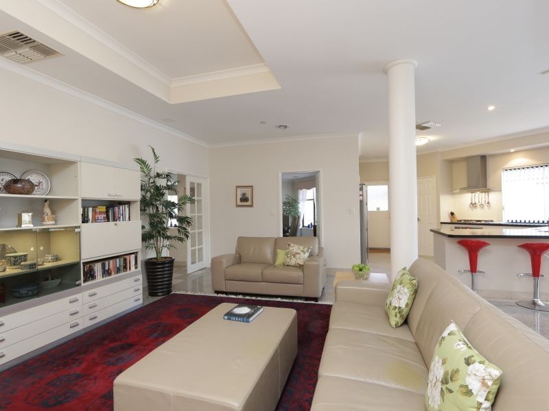 8 Luton Court, Canning Vale WA 6155