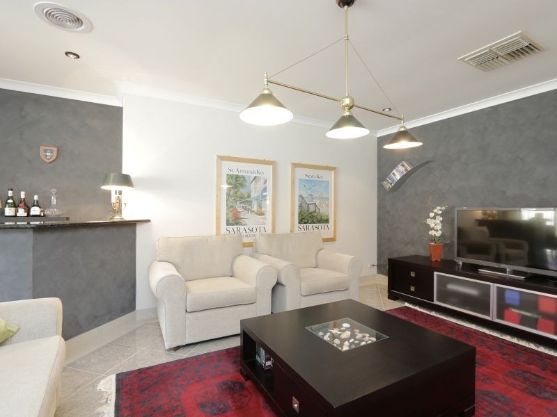 8 Luton Court, Canning Vale WA 6155