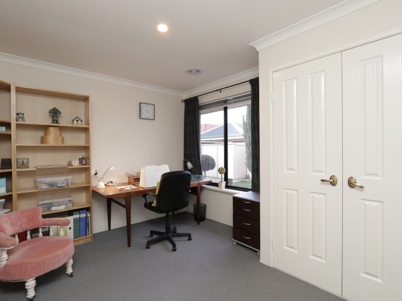 8 Luton Court, Canning Vale WA 6155