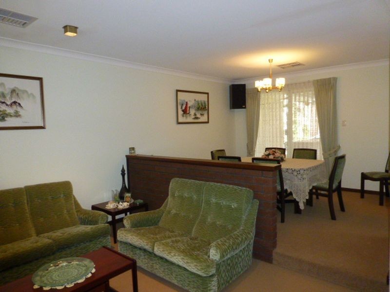 21 Jacobsen Way, Thornlie WA 6108