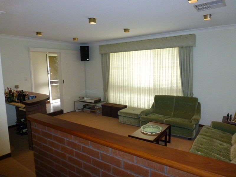 21 Jacobsen Way, Thornlie WA 6108