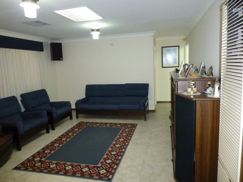 21 Jacobsen Way, Thornlie WA 6108