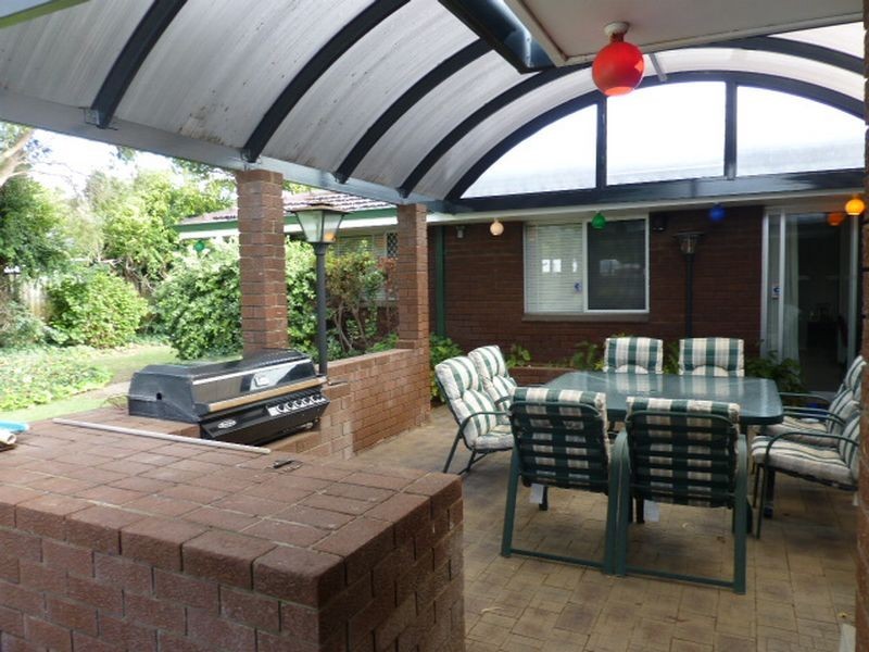 21 Jacobsen Way, Thornlie WA 6108