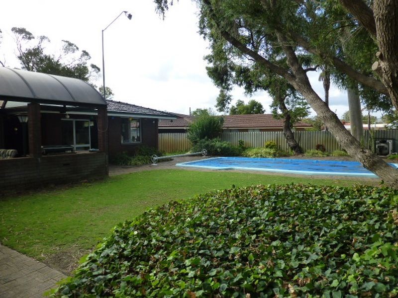 21 Jacobsen Way, Thornlie WA 6108