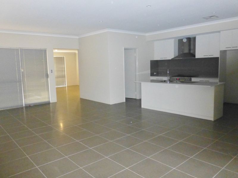 77 Kellogg Drive, Piara Waters WA 6112