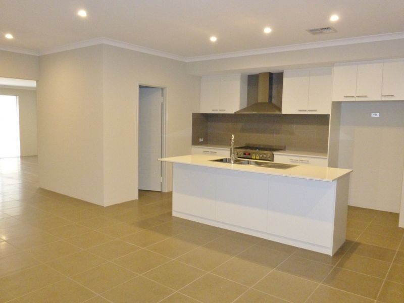 77 Kellogg Drive, Piara Waters WA 6112