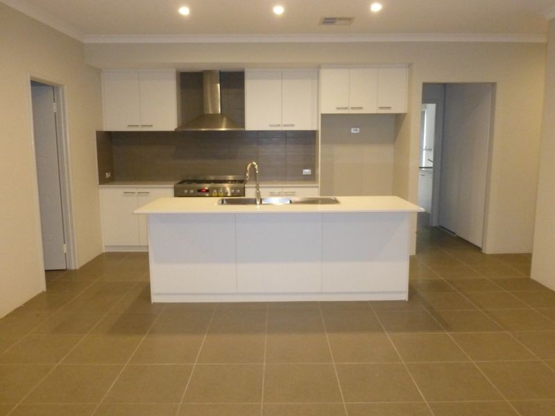 77 Kellogg Drive, Piara Waters WA 6112
