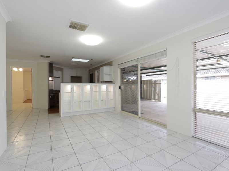 6 Exmouth Place, Thornlie WA 6108