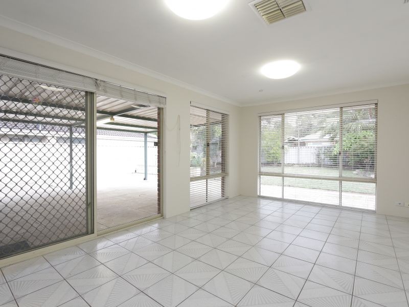 6 Exmouth Place, Thornlie WA 6108