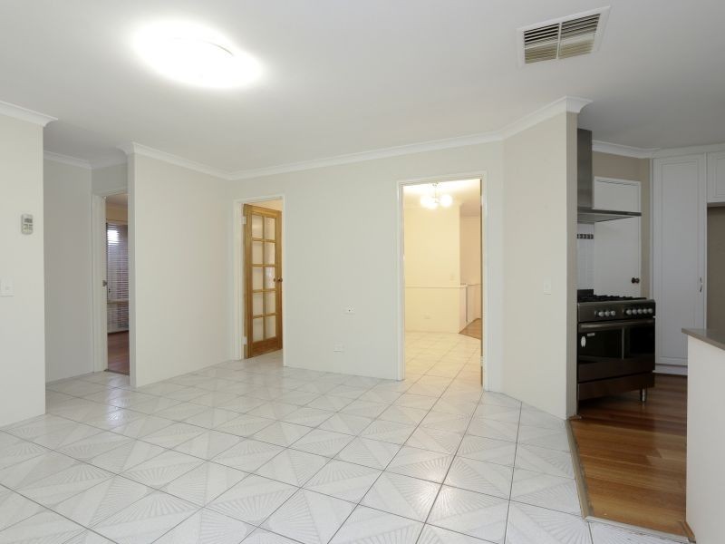 6 Exmouth Place, Thornlie WA 6108