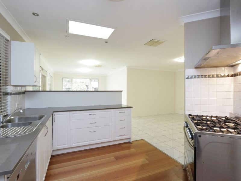 6 Exmouth Place, Thornlie WA 6108