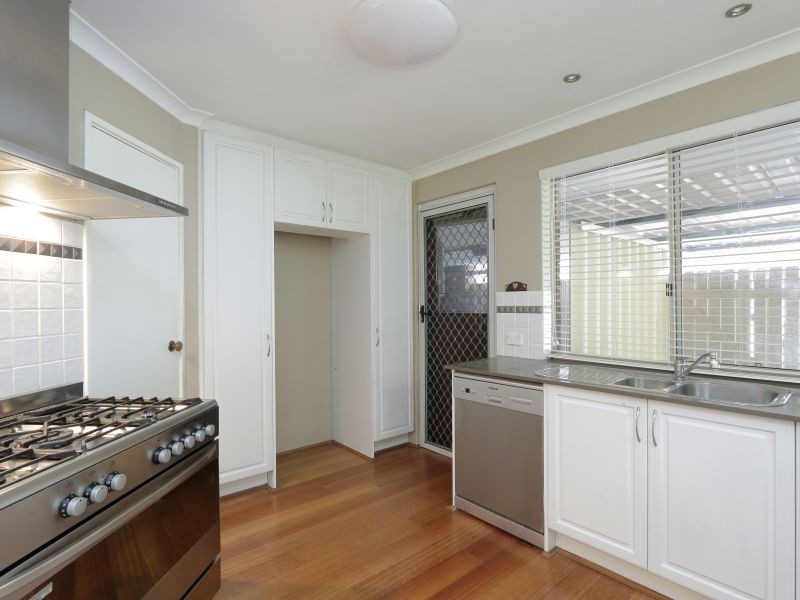 6 Exmouth Place, Thornlie WA 6108