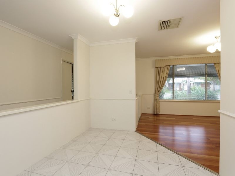 6 Exmouth Place, Thornlie WA 6108