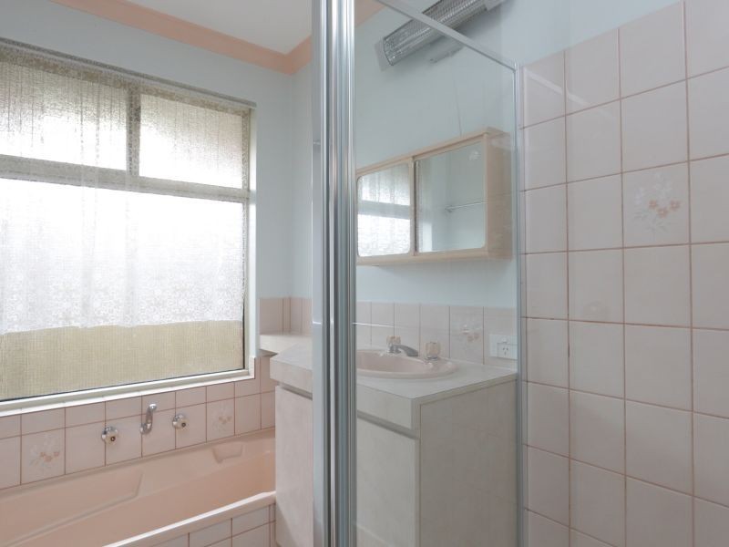 6 Exmouth Place, Thornlie WA 6108