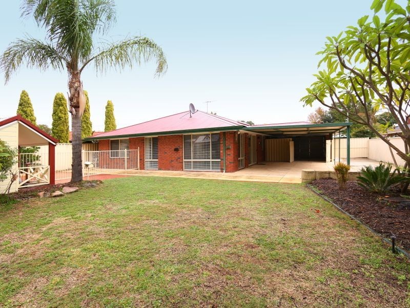 6 Exmouth Place, Thornlie WA 6108