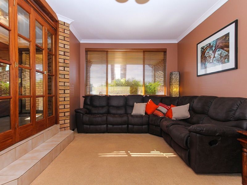 28 Ambassador Court, Thornlie WA 6108