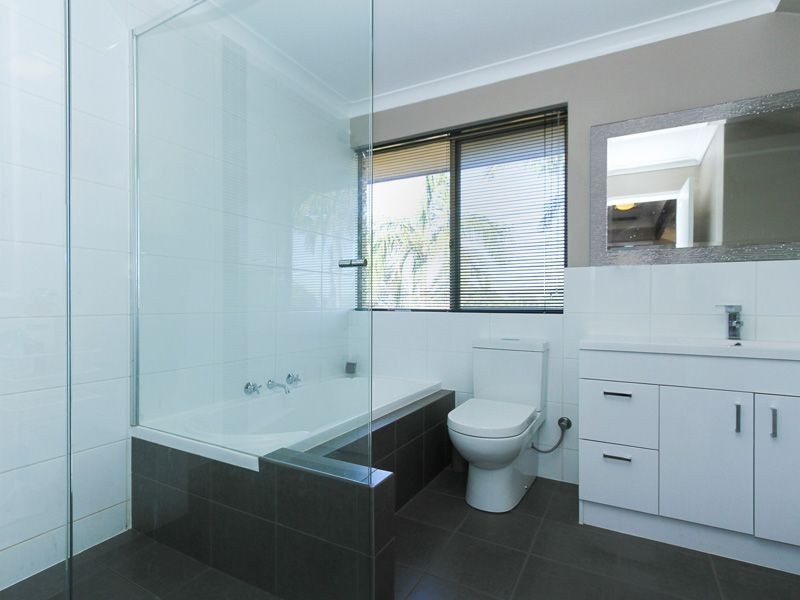28 Ambassador Court, Thornlie WA 6108