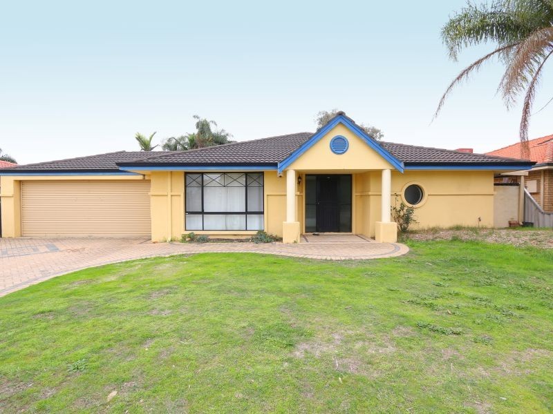 15 Forest Lakes Drive, Thornlie WA 6108