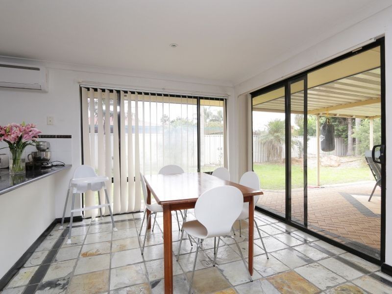 15 Forest Lakes Drive, Thornlie WA 6108