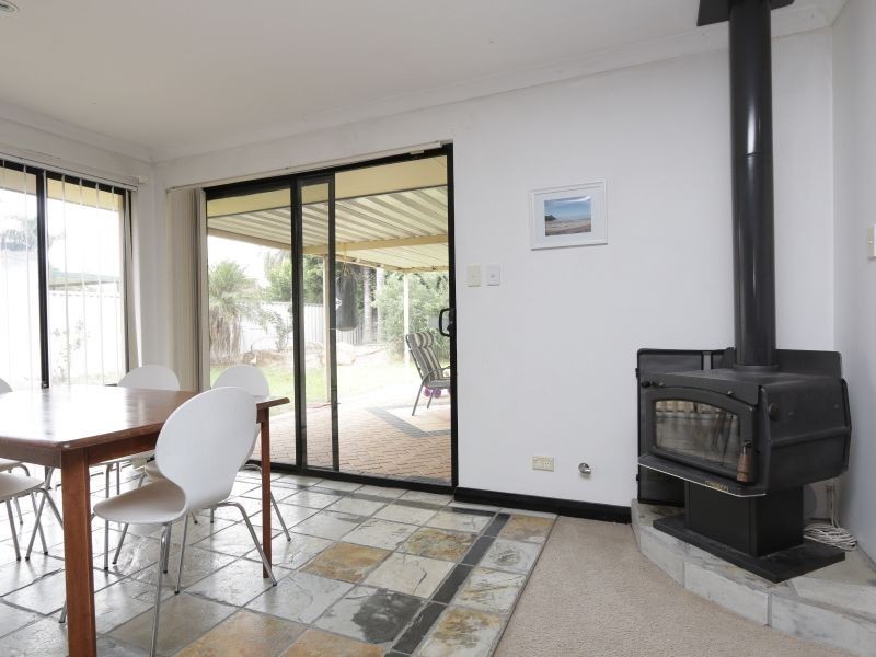 15 Forest Lakes Drive, Thornlie WA 6108