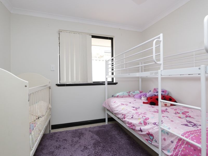 15 Forest Lakes Drive, Thornlie WA 6108